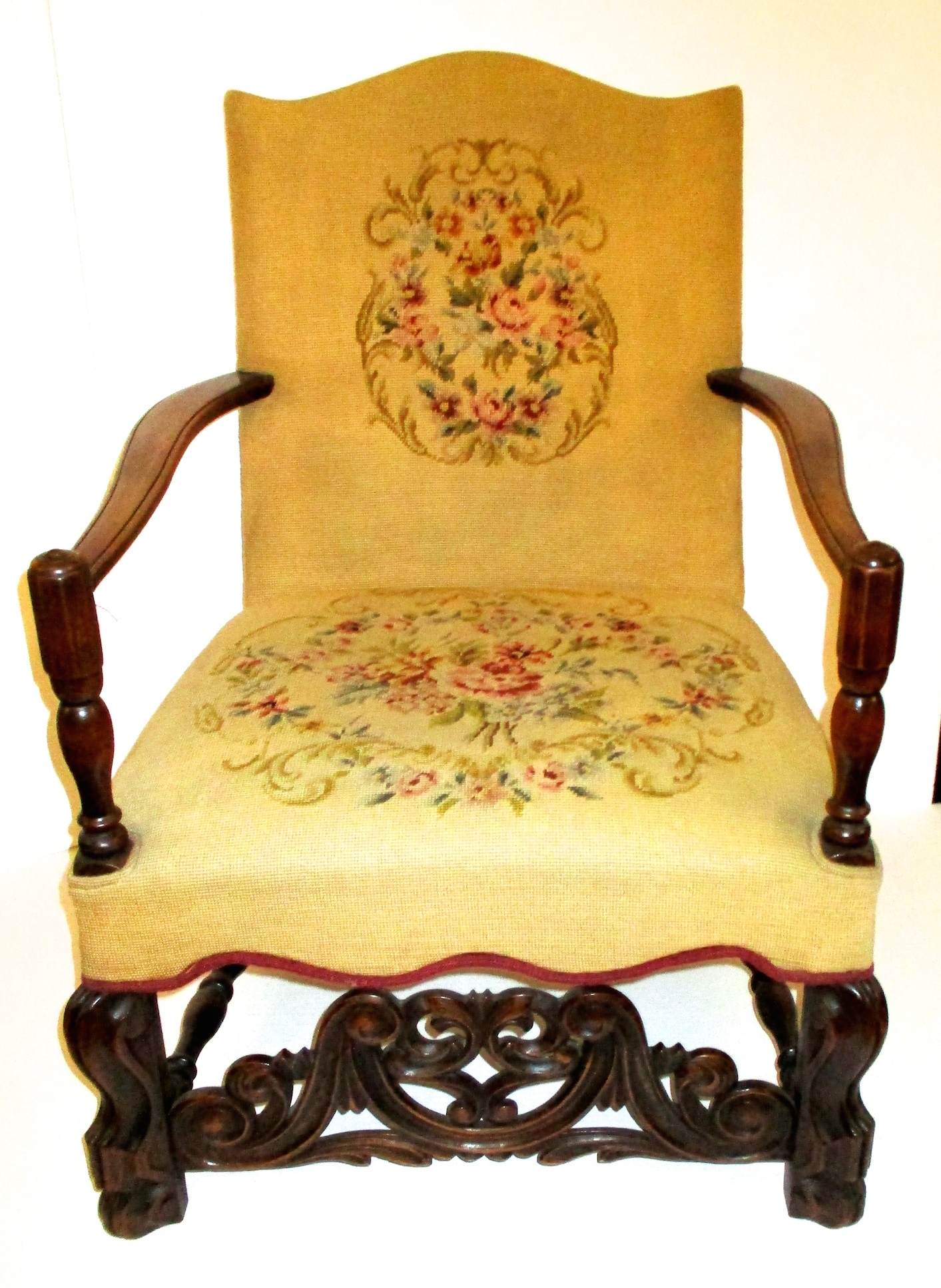 19th Century English Walnut Gentleman's Lounge Chair